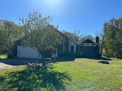 56 Medaugh Rd, Wantage, NJ 07461