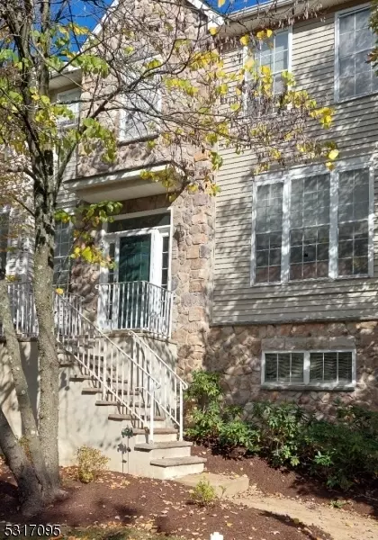 36 Arrowgate Dr, Randolph, NJ 07869