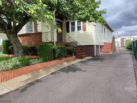 80 2nd St, Woodbridge Twp, NJ 07095