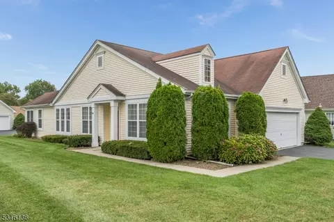 22 Coventry Cir, Belvidere, NJ 07823