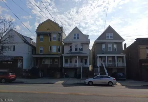 654 Kennedy Blvd, Bayonne, NJ 07002