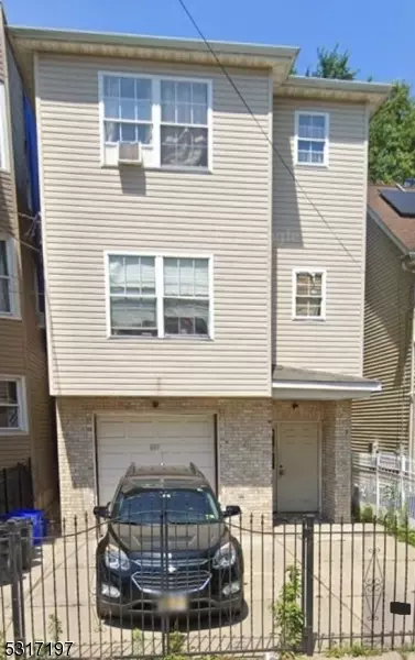 697 S 18th St #2, Newark, NJ 07103
