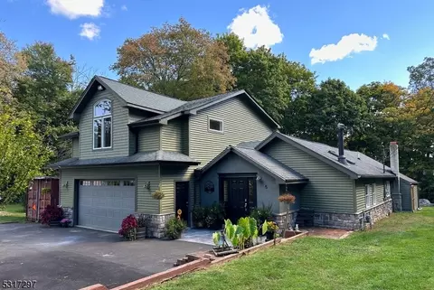 5 Collins Ave, Jefferson, NJ 07849
