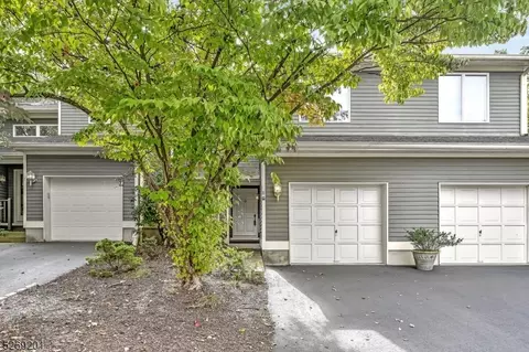 8 Inverrary Pl, Clinton Twp, NJ 08801