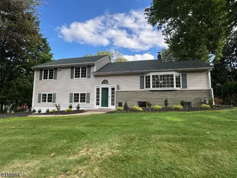 10 Little John Rd, Morris Plains, NJ 07950