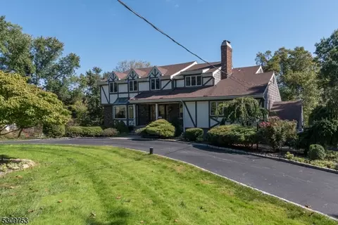 144 Carlough Rd, Upper Saddle River, NJ 07458