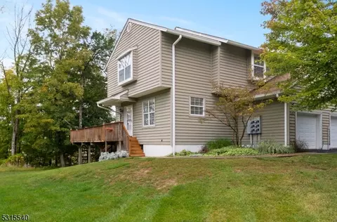 10 Peregrine Pt, Newton, NJ 07860