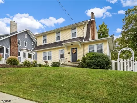 11 Hillcrest Ter, Verona, NJ 07044