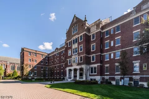 1103 Rio Vista Dr #1103, Mahwah, NJ 07430
