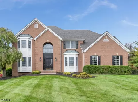 18 Terrill Dr, Tewksbury Twp, NJ 07830
