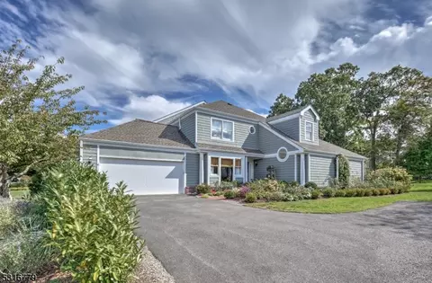 10 Boxwood Dr, Morristown, NJ 07960