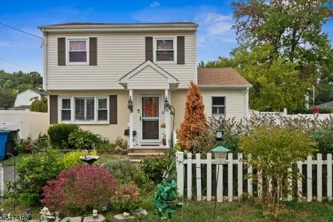 63 7th St, Hazlet Twp, NJ 07734