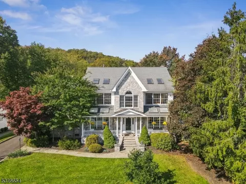 2 Jenks Ct, Morristown, NJ 07960