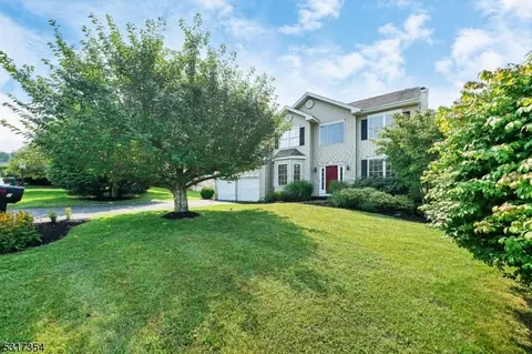 7 Heron Dr, Hackettstown, NJ 07840