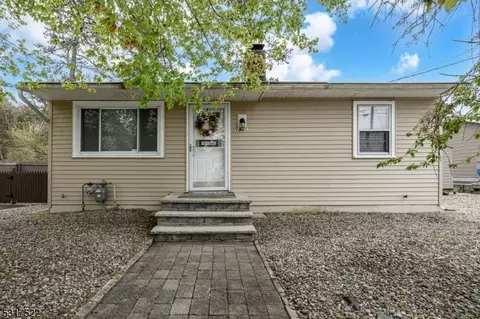 1840 Wellington Pl, Toms River, NJ 08757