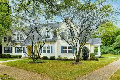 137 Town Center Dr, Warren, NJ 07059