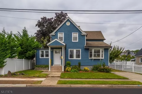 11 Oak St Hm, Moonachie, NJ 07074