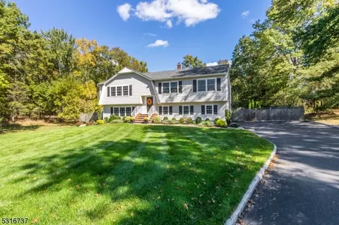 211 Candlewick Ln, Bridgewater, NJ 08807