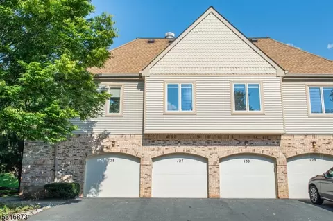 127 Sunrise Dr, Whippany, NJ 07981
