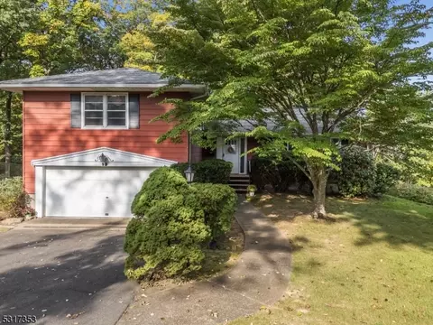 58 Hunterdon Blvd, New Providence, NJ 07974