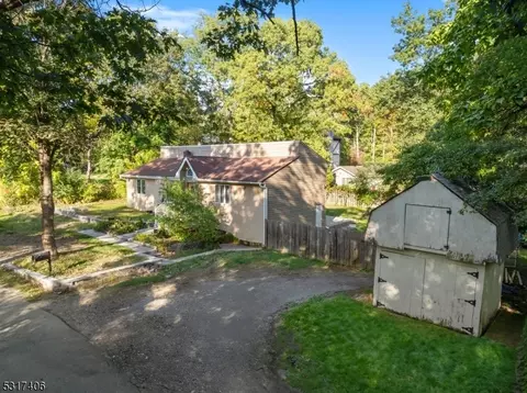 23 Oak St, Wanaque Boro, NJ 07420 photo 2