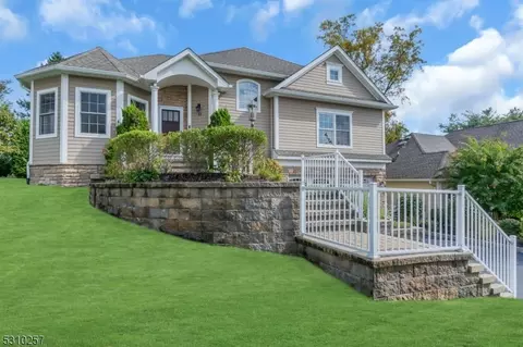 11 Linda Ct, Montville, NJ 07045