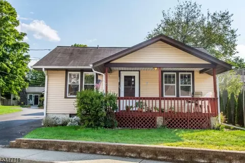 25 Captolene Ave, Bloomingdale, NJ 07403