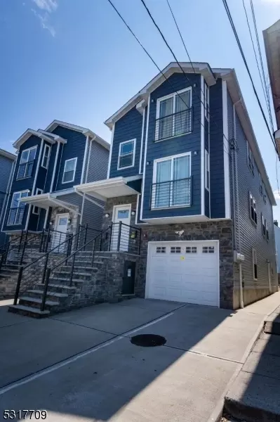 948 Flora St, Elizabeth, NJ 07201