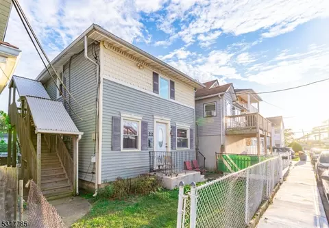 22 Bay Ave, Keansburg, NJ 07734