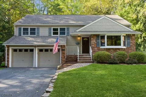 41 Janet Ln, Berkeley Heights, NJ 07922