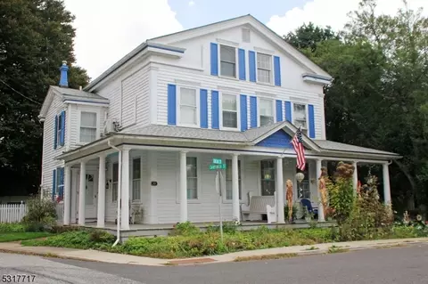 32 Green St, Milford, NJ 08848