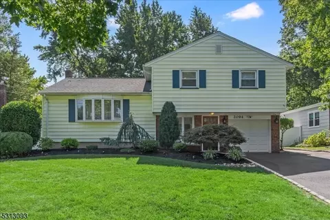 2094 Algonquin Dr, Scotch Plains, NJ 07076