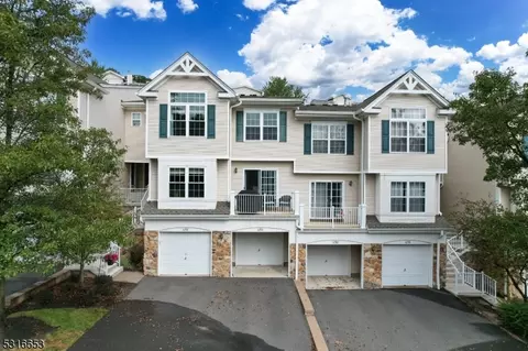 1092 Shadowlawn Dr, Green Brook, NJ 08812