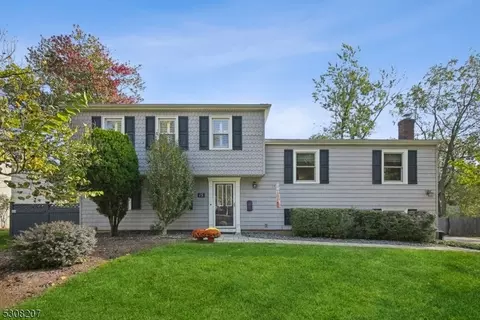 15 Sutton Dr, Berkeley Heights, NJ 07922