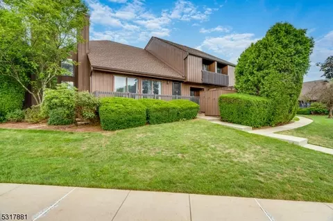 198 Kingsberry Dr, Somerset, NJ 08873