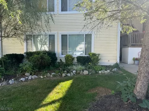 142 Falcon Ridge Way #142, Hamburg, NJ 07419