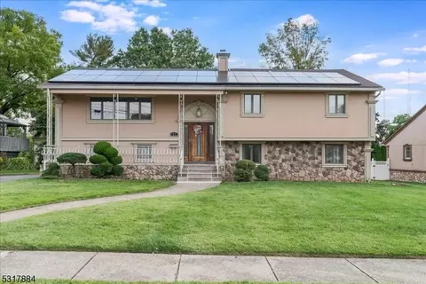 15 Daniels Dr, Clifton, NJ 07013