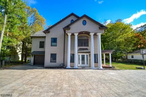8 Club House Way, Rockaway, NJ 07866