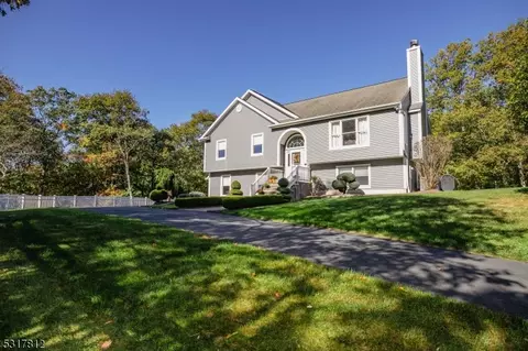 14 Cliff Trl, Jefferson, NJ 07438
