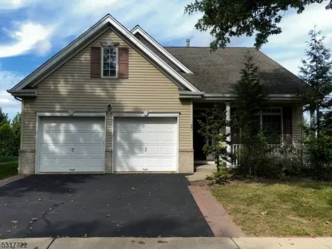30 Benjamin St, Franklin Twp, NJ 08873