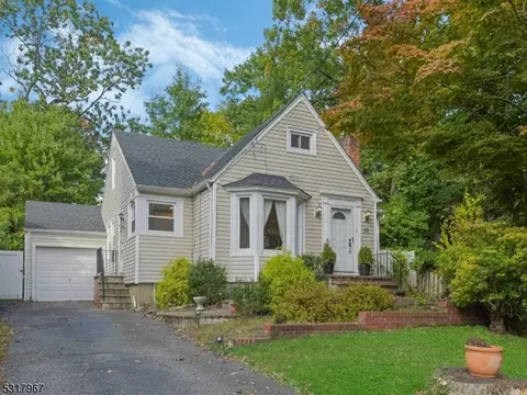 55 Beechwood Dr, Wayne, NJ 07470