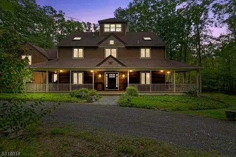68 Stony Brook Rd, Hopewell, NJ 08525