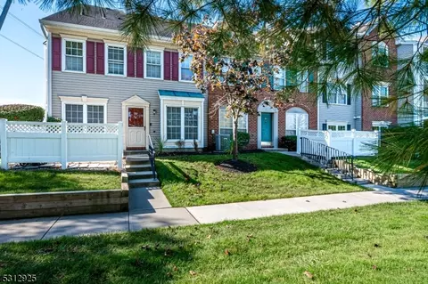 1319 Boxwood Dr, Branchburg, NJ 08876