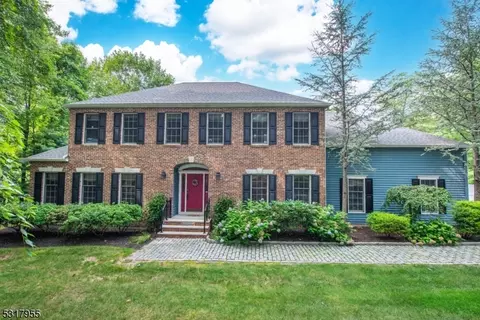 5 October Hill Rd, Jefferson, NJ 07438