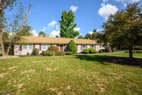 36 Stonewyck Dr, Hillsborough, NJ 08844