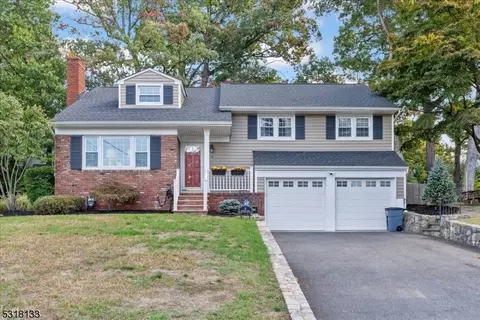 8 Randolph Dr, Morristown, NJ 07960