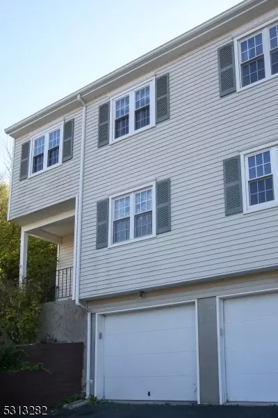 4 Marc Ct, Netcong, NJ 07857