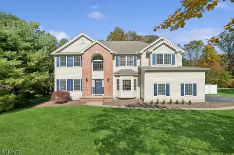 5 Meredith Ct, Jefferson, NJ 07438