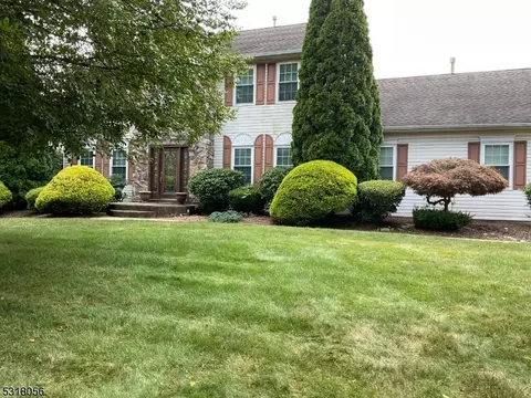 48 Zeller Dr, Franklin Twp, NJ 08873