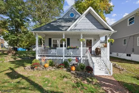 45 Tufts Trl, Hopatcong, NJ 07843